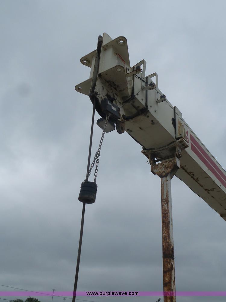 image for item K7928 2001 Peterbilt 357 crane truck