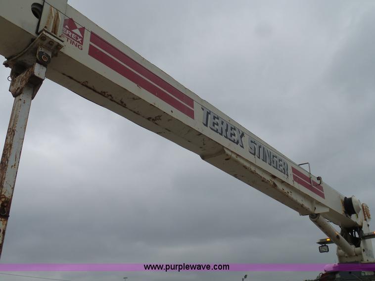 image for item K7928 2001 Peterbilt 357 crane truck