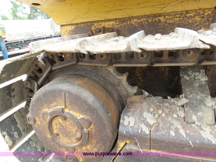 image for item K7929 2003 Caterpillar D4G dozer