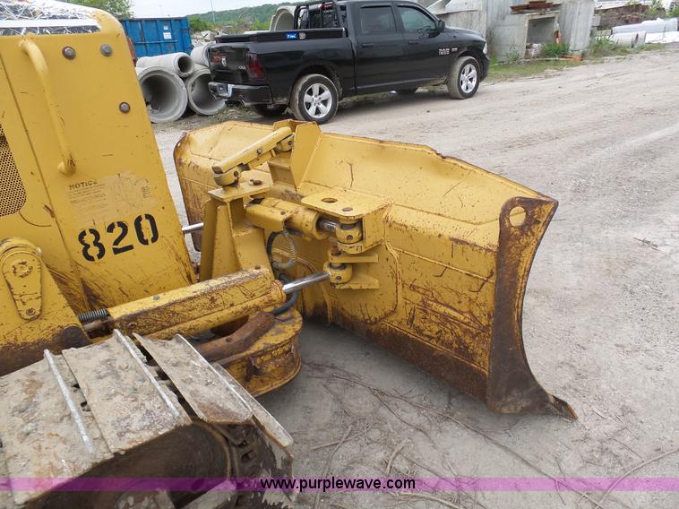 image for item K7929 2003 Caterpillar D4G dozer