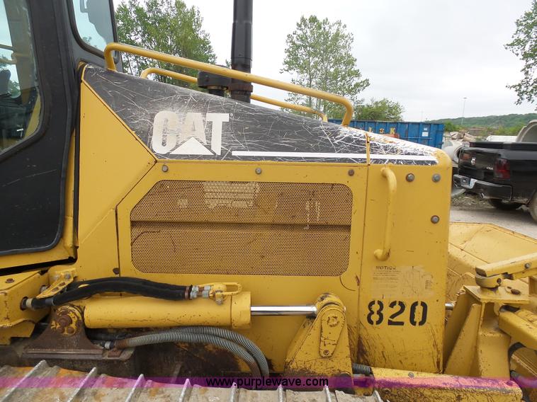 image for item K7929 2003 Caterpillar D4G dozer