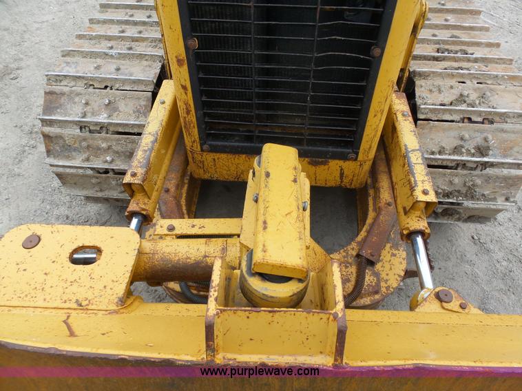 image for item K7929 2003 Caterpillar D4G dozer