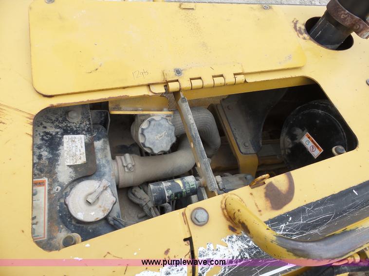 image for item K7929 2003 Caterpillar D4G dozer