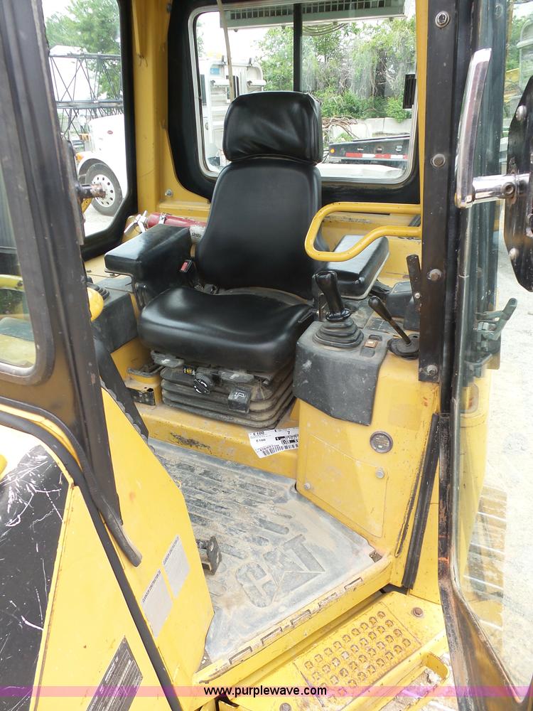 image for item K7929 2003 Caterpillar D4G dozer