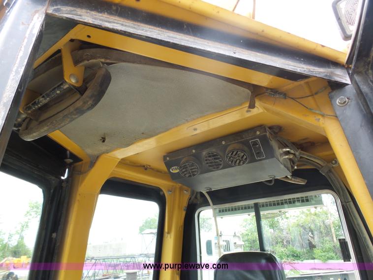 image for item K7929 2003 Caterpillar D4G dozer