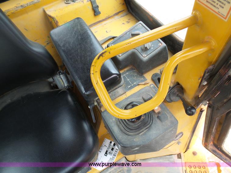 image for item K7929 2003 Caterpillar D4G dozer