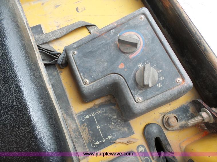 image for item K7929 2003 Caterpillar D4G dozer