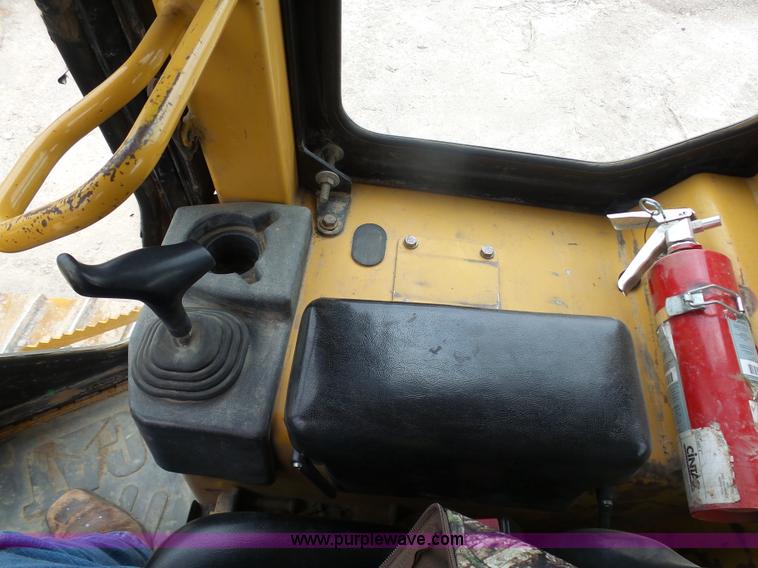 image for item K7929 2003 Caterpillar D4G dozer