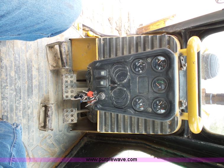 image for item K7929 2003 Caterpillar D4G dozer