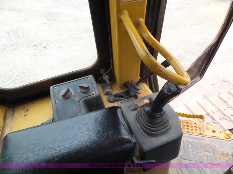 image for item K7929 2003 Caterpillar D4G dozer
