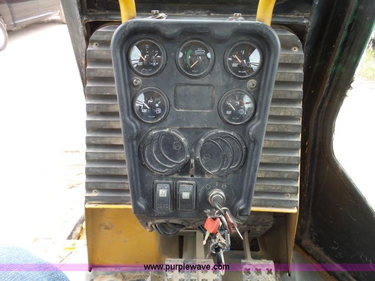 image for item K7929 2003 Caterpillar D4G dozer