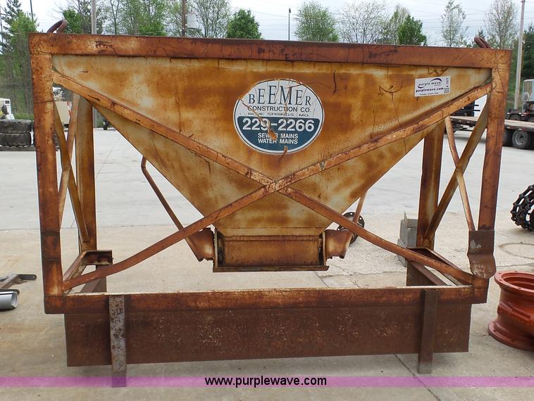 image for item K7977 Concrete bucket