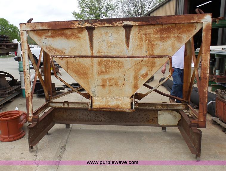 image for item K7977 Concrete bucket