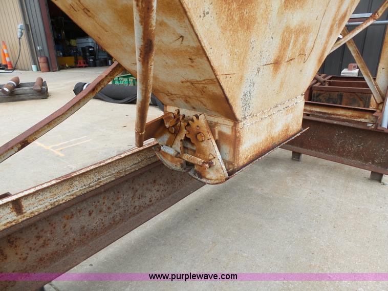 image for item K7977 Concrete bucket