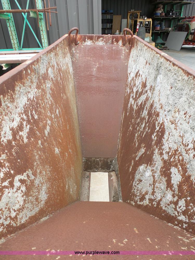 image for item K7977 Concrete bucket