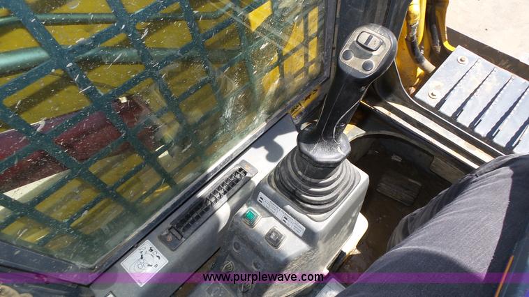 image for item K8285 2008 Gehl CTL75 skid steer