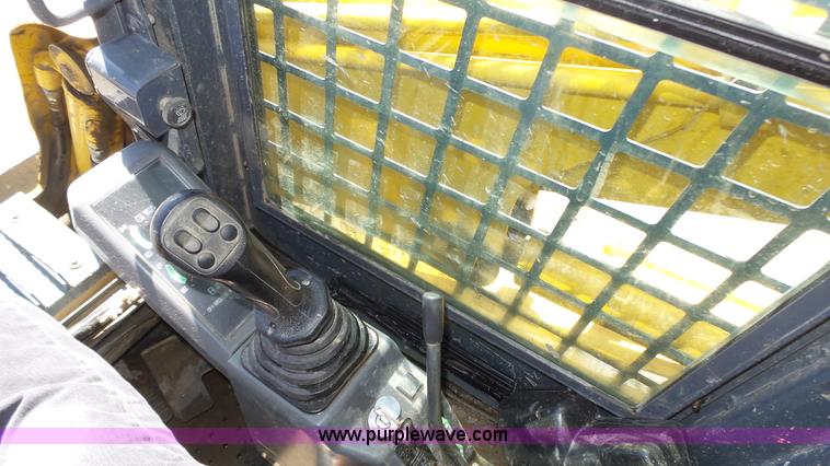 image for item K8285 2008 Gehl CTL75 skid steer