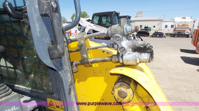 image for item K8285 2008 Gehl CTL75 skid steer