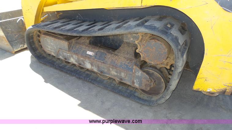 image for item K8285 2008 Gehl CTL75 skid steer