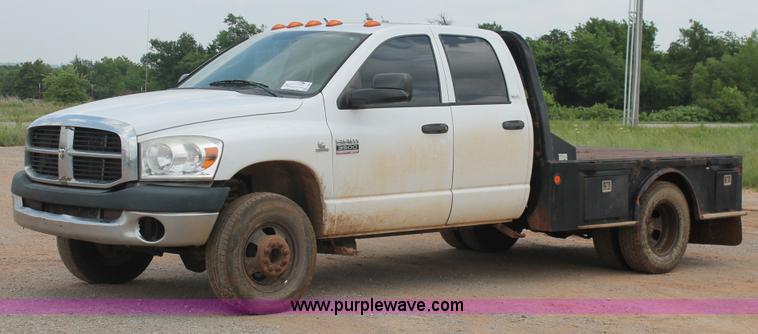 image for item K8885 2007 Dodge Ram 3500HD SLT Quad Cab flatbed pickup truck