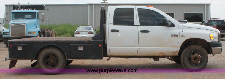 image for item K8885 2007 Dodge Ram 3500HD SLT Quad Cab flatbed pickup truck