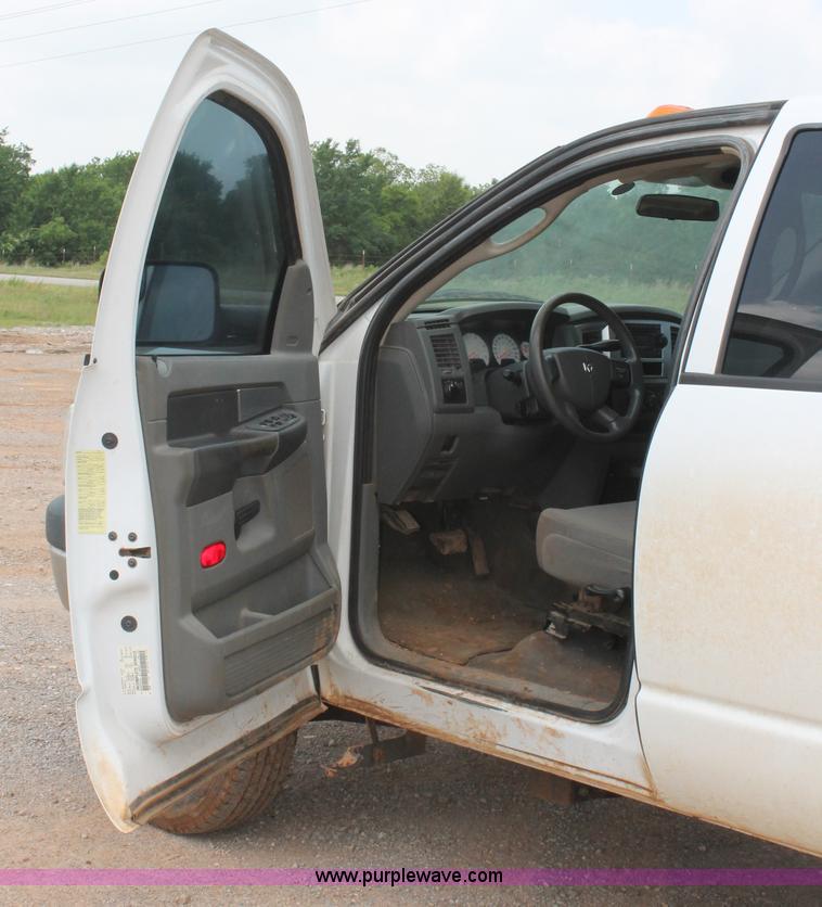 image for item K8885 2007 Dodge Ram 3500HD SLT Quad Cab flatbed pickup truck