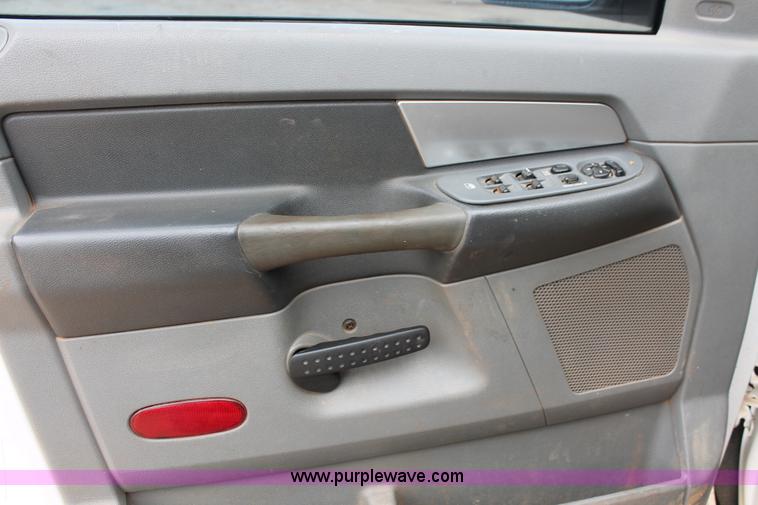 image for item K8885 2007 Dodge Ram 3500HD SLT Quad Cab flatbed pickup truck