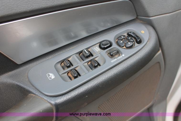 image for item K8885 2007 Dodge Ram 3500HD SLT Quad Cab flatbed pickup truck