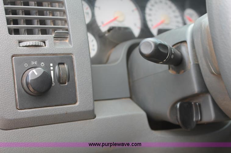 image for item K8885 2007 Dodge Ram 3500HD SLT Quad Cab flatbed pickup truck