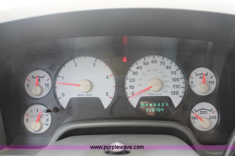 image for item K8885 2007 Dodge Ram 3500HD SLT Quad Cab flatbed pickup truck