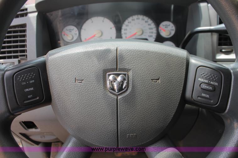 image for item K8885 2007 Dodge Ram 3500HD SLT Quad Cab flatbed pickup truck