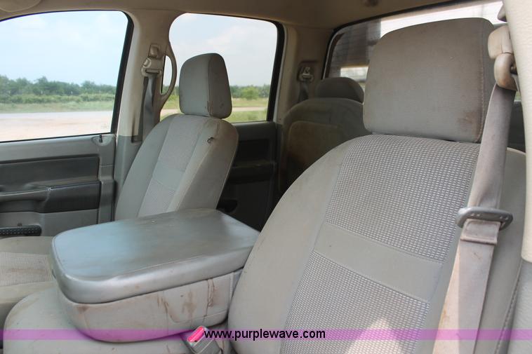 image for item K8885 2007 Dodge Ram 3500HD SLT Quad Cab flatbed pickup truck