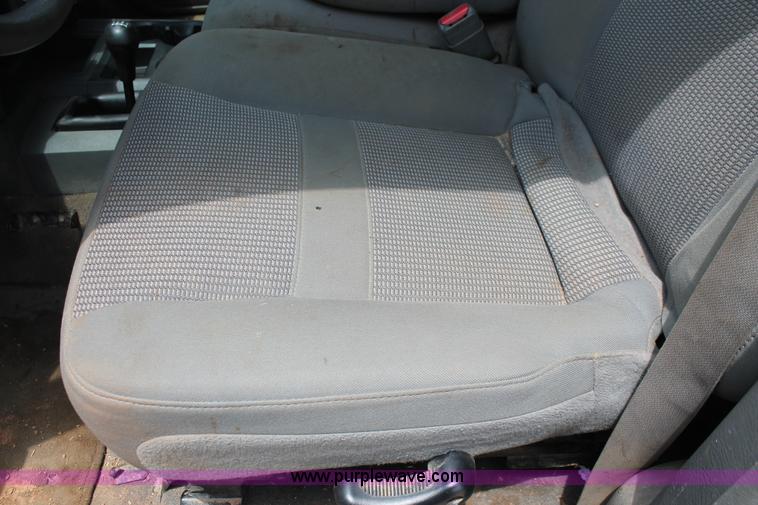 image for item K8885 2007 Dodge Ram 3500HD SLT Quad Cab flatbed pickup truck