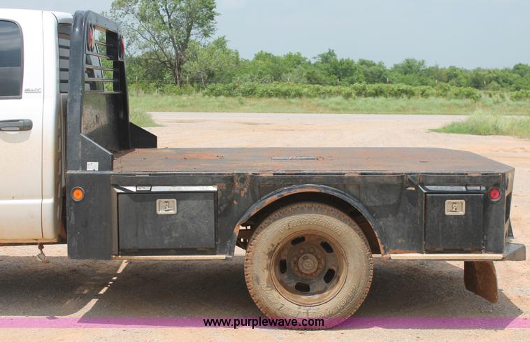 image for item K8885 2007 Dodge Ram 3500HD SLT Quad Cab flatbed pickup truck