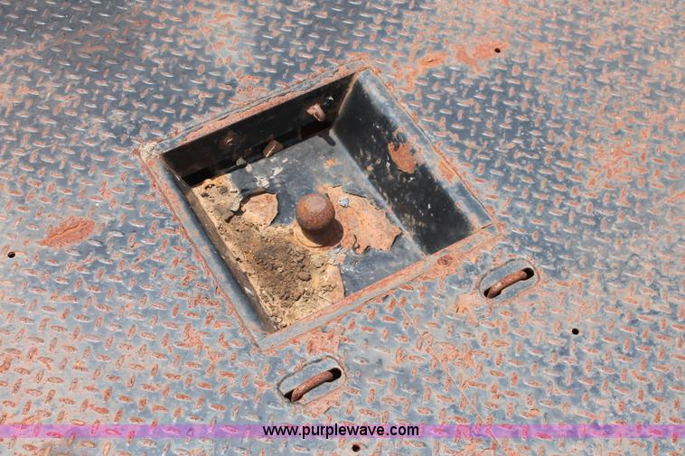 image for item K8885 2007 Dodge Ram 3500HD SLT Quad Cab flatbed pickup truck