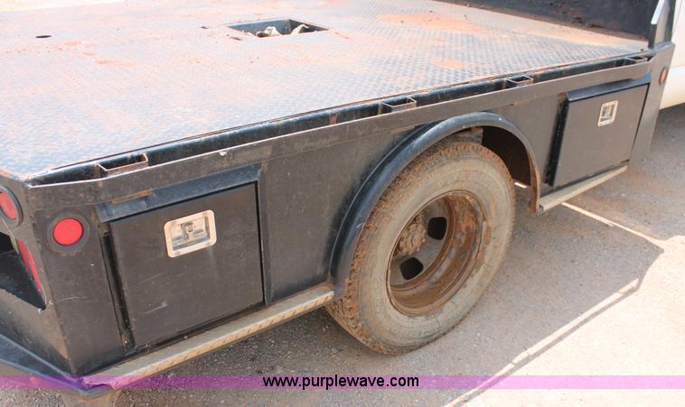 image for item K8885 2007 Dodge Ram 3500HD SLT Quad Cab flatbed pickup truck