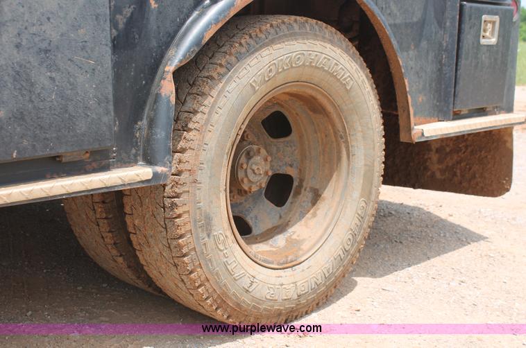 image for item K8885 2007 Dodge Ram 3500HD SLT Quad Cab flatbed pickup truck