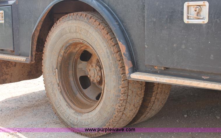 image for item K8885 2007 Dodge Ram 3500HD SLT Quad Cab flatbed pickup truck