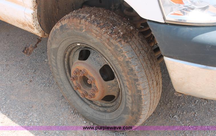 image for item K8885 2007 Dodge Ram 3500HD SLT Quad Cab flatbed pickup truck