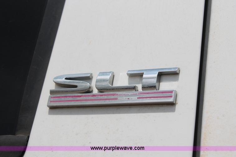 image for item K8885 2007 Dodge Ram 3500HD SLT Quad Cab flatbed pickup truck