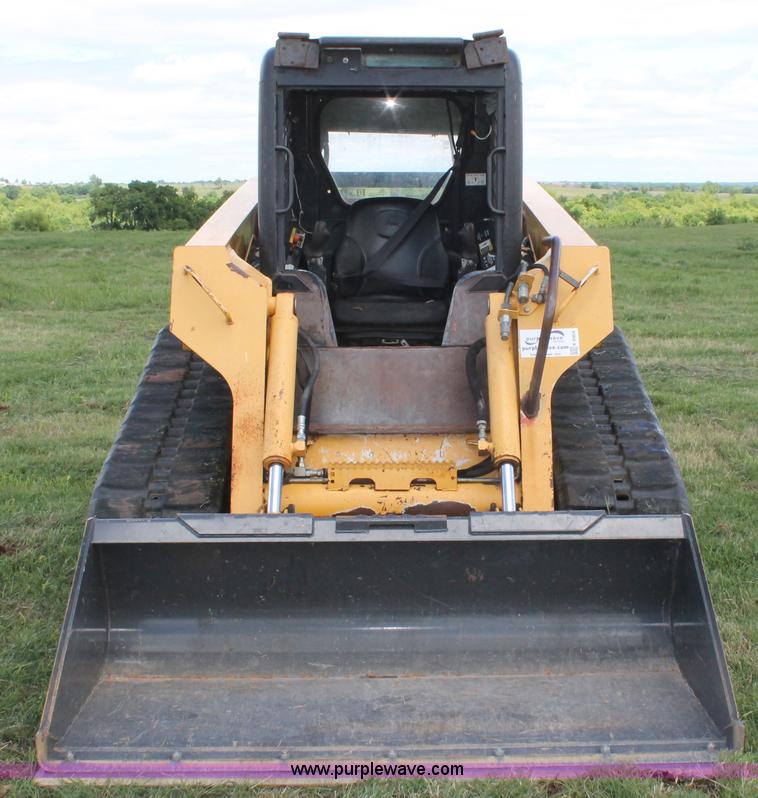 image for item K8904 2006 John Deere CT332 skid steer