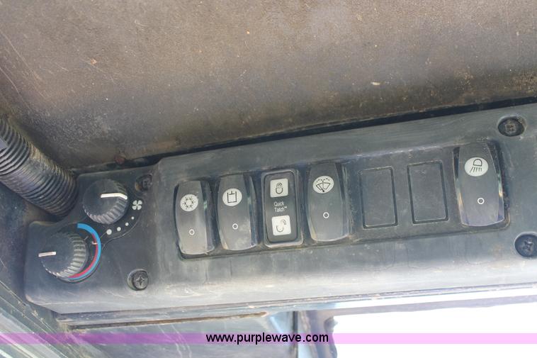 image for item K8904 2006 John Deere CT332 skid steer