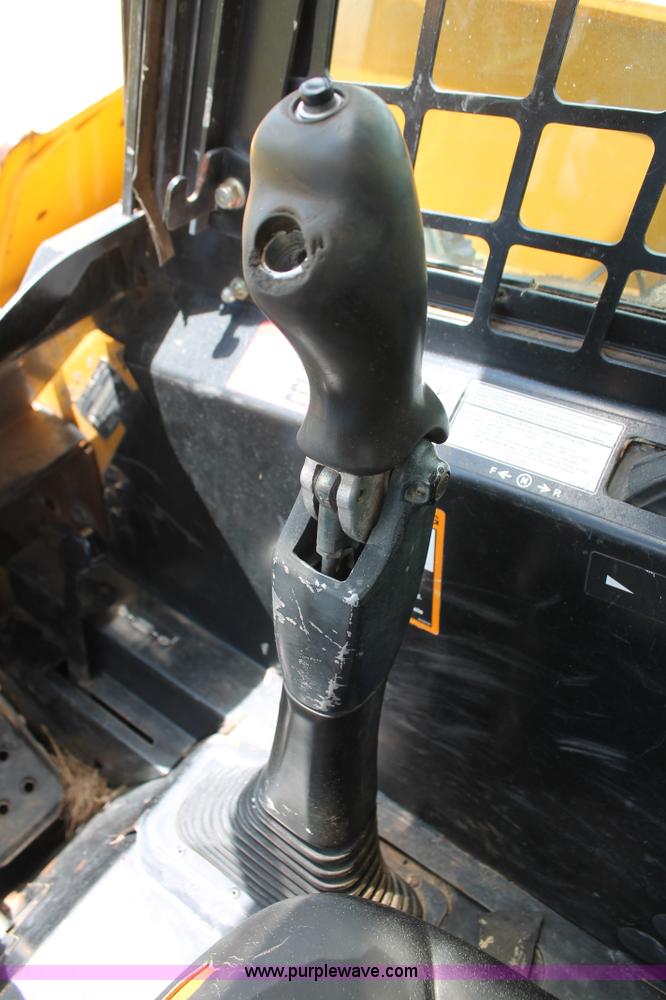 image for item K8904 2006 John Deere CT332 skid steer