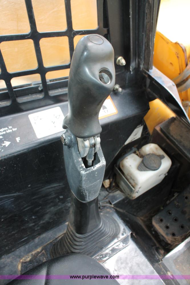 image for item K8904 2006 John Deere CT332 skid steer