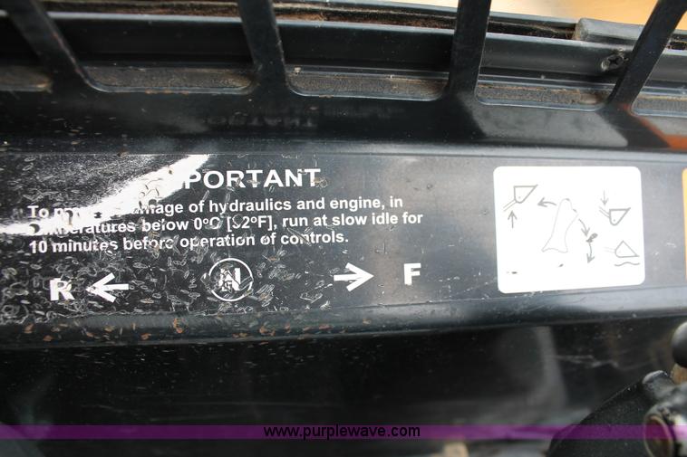 image for item K8904 2006 John Deere CT332 skid steer