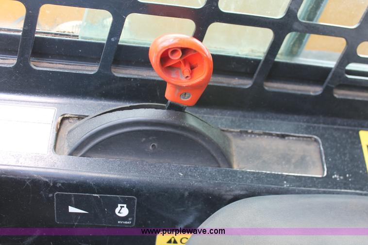 image for item K8904 2006 John Deere CT332 skid steer