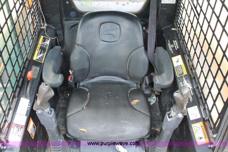 image for item K8904 2006 John Deere CT332 skid steer