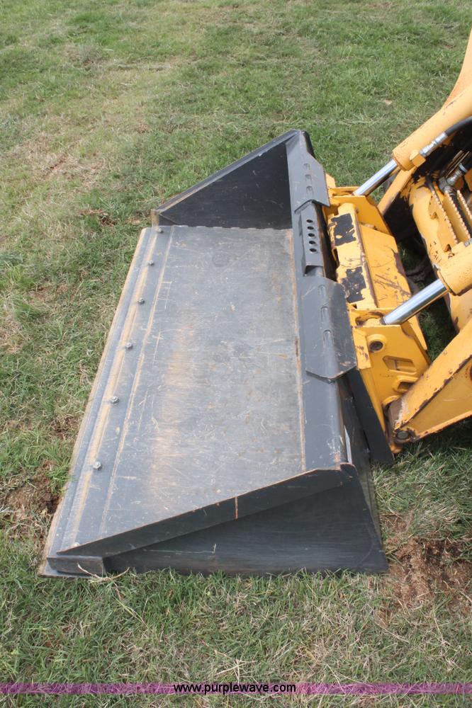 image for item K8904 2006 John Deere CT332 skid steer