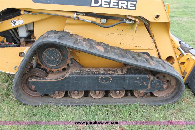 image for item K8904 2006 John Deere CT332 skid steer
