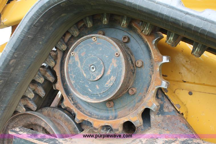 image for item K8904 2006 John Deere CT332 skid steer